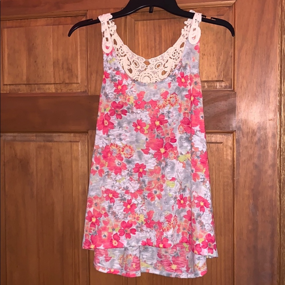 Lace detailed floral tank top